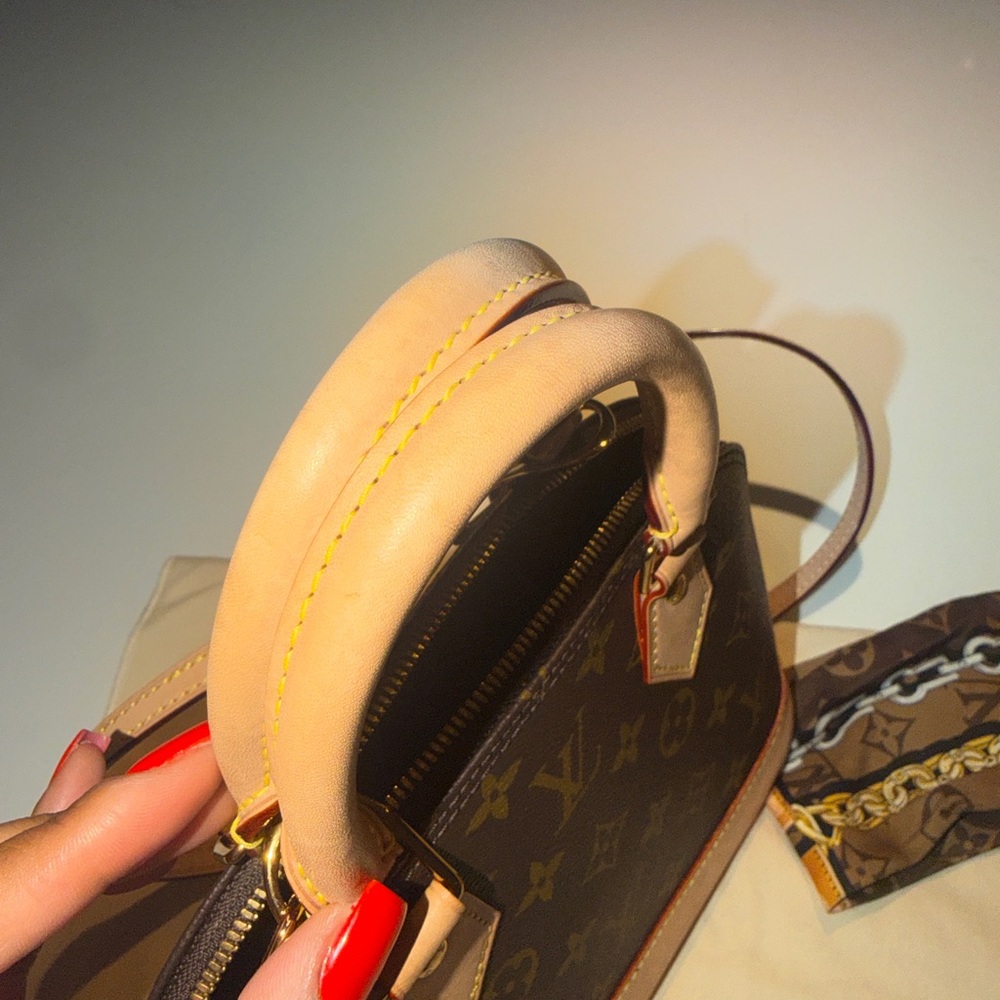 Louis Vuitton Alma BB in excellent condition w/ tags & receipt included!! - Picture 12 of 14
